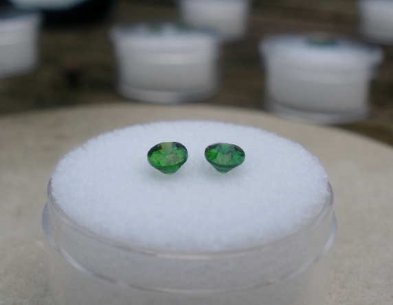 green chrome diopside oval gem pair 5x4mm each