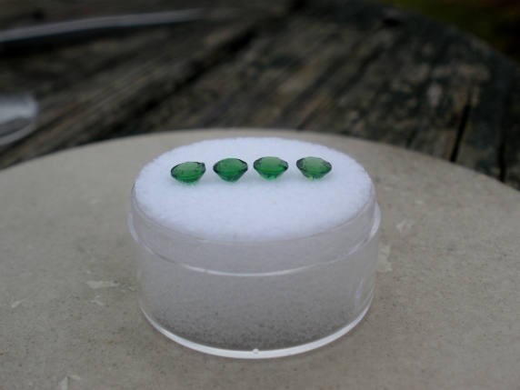 4 Chrome diopside round loose gems 4mm each