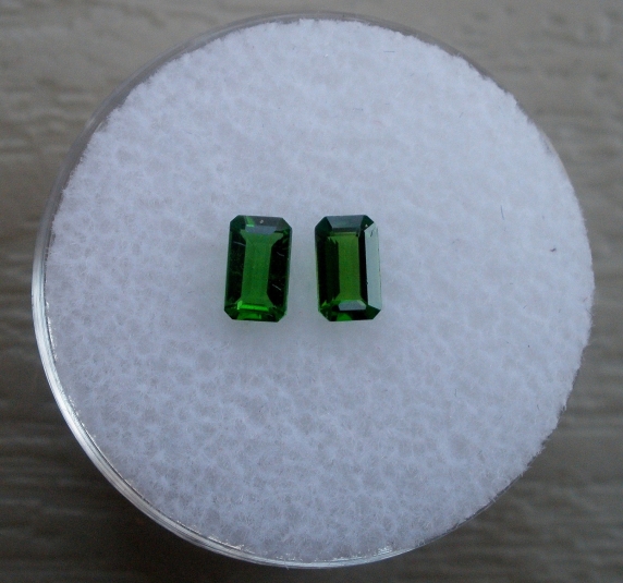 Green octagonal chrome diopside pair 5x3mm each