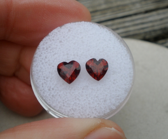 Garnet heart gem pair 6mm