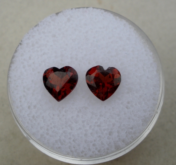 Garnet heart gem pair 6mm