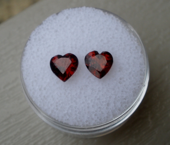 Garnet heart gem pair 6mm