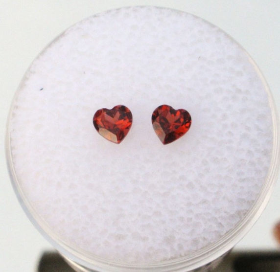 Garnet heart gem pair 4mm