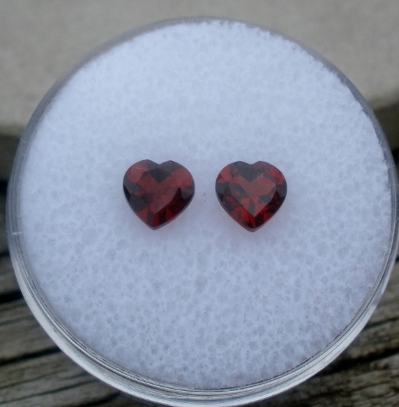 Garnet heart gem pair 5mm