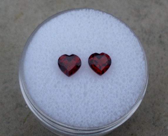 Garnet heart gem pair 5mm