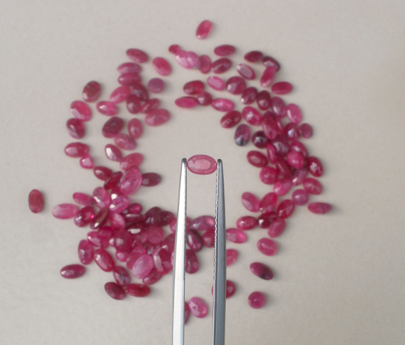 Burmese Pink Red Natural Ruby 0val 5x3mm Burmese Pink Red Natural Ruby 0val 5x3mm