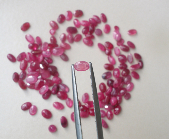 Burmese Pink Red Natural Ruby 0val 5x3mm Burmese Pink Red Natural Ruby 0val 5x3mm