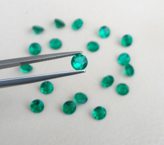 5mm Emerald round loose faceted gem for Jewelry, Crafts, Gem Collecting and Gifts 5mm Emerald round loose faceted gem for Jewelry, Crafts, Gem Collecting and Gift