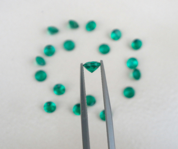 5mm Emerald round loose faceted gem for Jewelry, Crafts, Gem Collecting and Gifts 5mm Emerald round loose faceted gem for Jewelry, Crafts, Gem Collecting and Gift