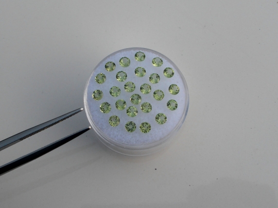25 Peridot Round Loose Gems 3mm each