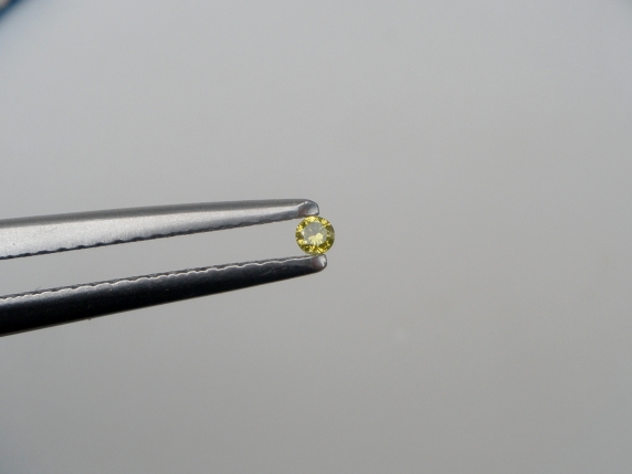 Yellow diamond loose round 1.5mm