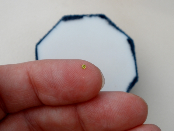 Yellow diamond loose round 1.5mm