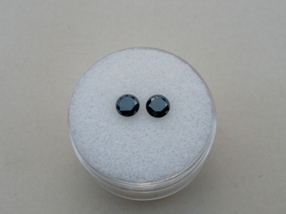 Black diamond round matching pair 4.5mm each