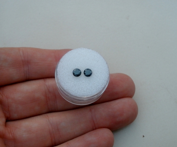 Black diamond round matching pair 4.5mm each