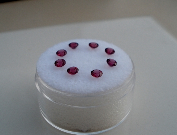 8 garnet round gems 8mm