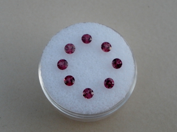 8 Garnet round gems 8mm