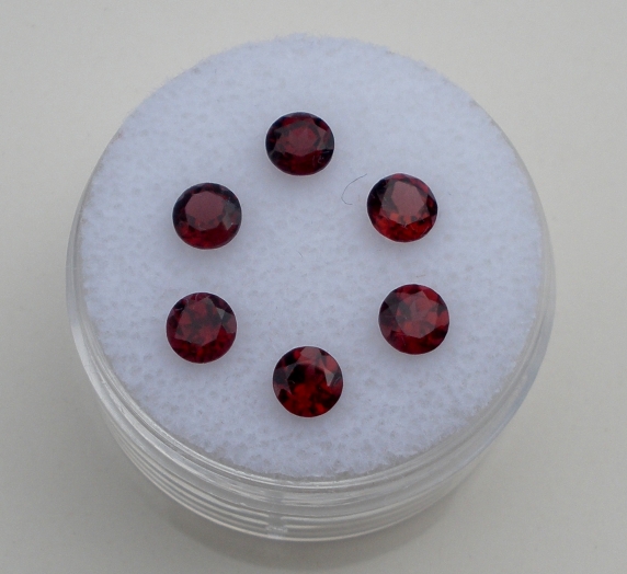 6 Garnet Round gems 4mm each