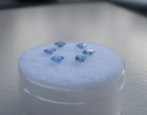 6 Ceylon sapphire blue princess gems 2.5mm each