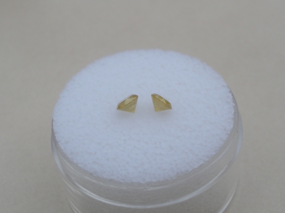 Yellow diamond round pair 3.6mm each