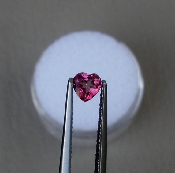 Pink topaz heart 5mm