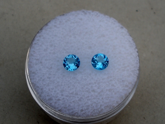 Swiss blue topaz round gem pair 4mm each
