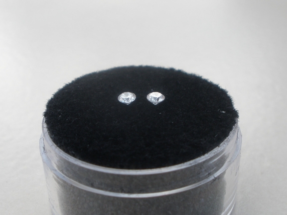 White diamond loose round pair 2.5mm each