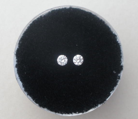 White diamond loose round pair 2.5mm each