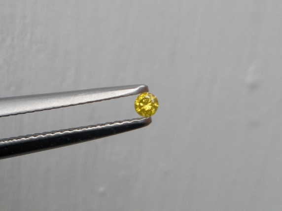 Yellow diamond loose round 2mm