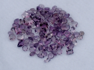 over 100 carats of loose natural amethyst gem mix