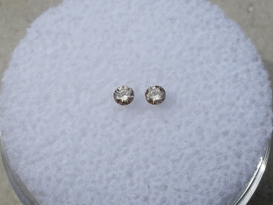 Champagne diamond round pair 2mm each