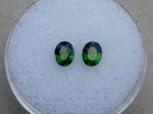 green chrome diopside oval gem pair 5x4mm each