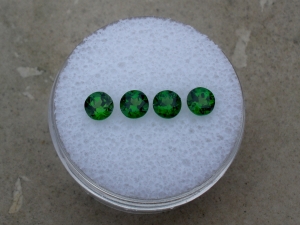 4 Chrome diopside round loose gems 4mm each