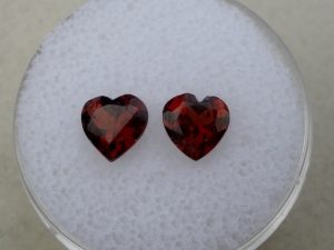 Garnet heart gem pair 6mm