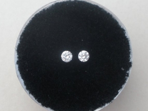 White diamond loose round faceted pair 2.5mm each