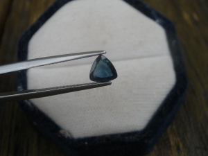 Blue sapphire trillion loose natural gem 6x6mm