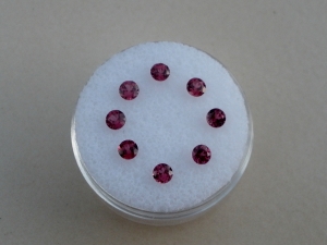 8 Garnet round gems 8mm