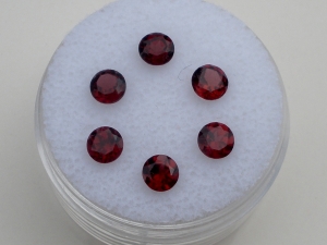 6 Garnet Round gems 4mm each