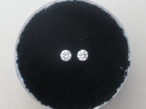 White diamond loose round pair 2.5mm each